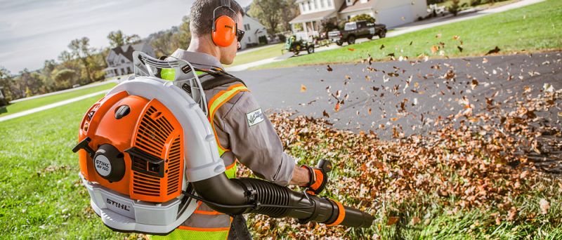 Преимущества использования воздуходувки STIHL в саду